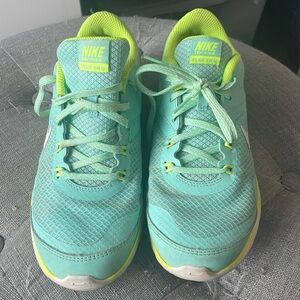 NIKE Flex TR5 W6 Lightly Used